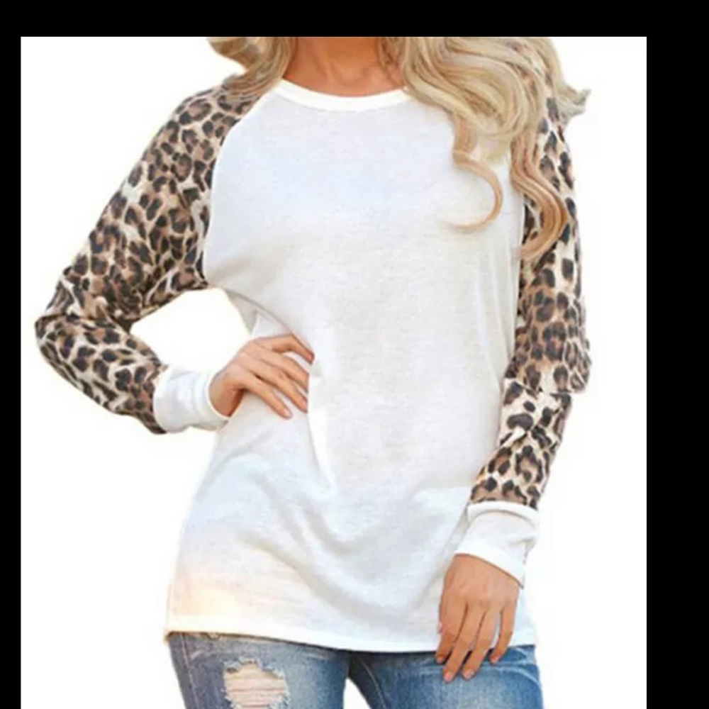 BOUTIQUE- LEOPARD PRINT LONG SLEEVE CREAM BODY TEE